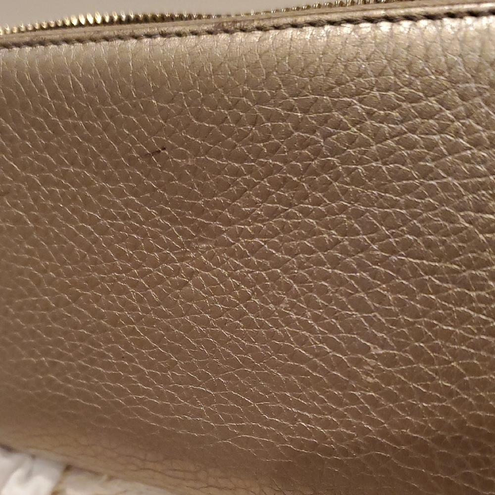 Gucci Soho Gold Leather Wallet with Iconic GG Logo - Picture 15 of 17